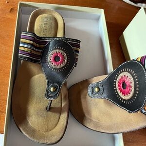 L’artiste Chuckles Black Leather Thongs Sz. 40